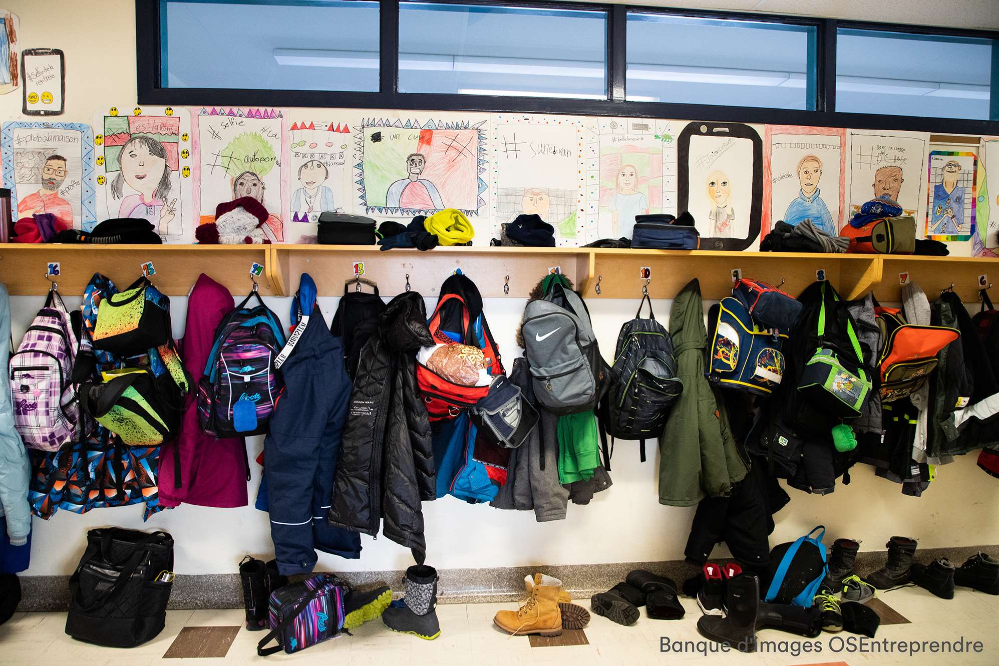 Couloir école primaire Québec